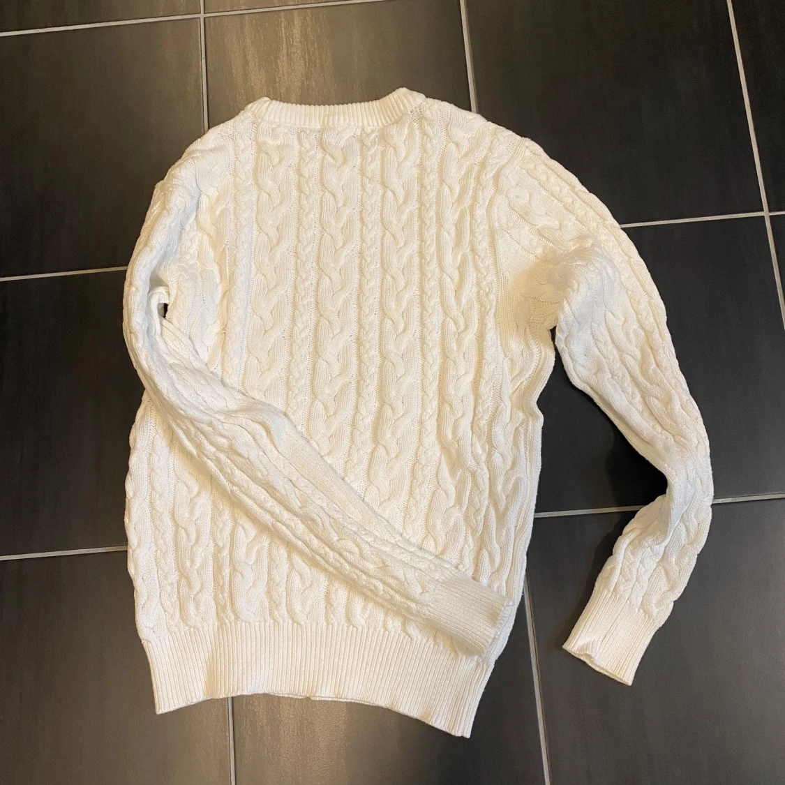 Vit kabelstickad tröja från 157 - 1