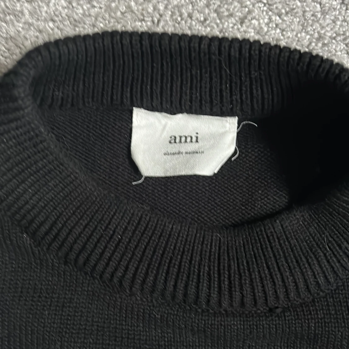 Svart stickad tröja från Ami - 1