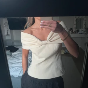 Skitsnygg topp - Väldigt snygg topp /blus 💓💓💓passar till middag/fest/vardags går att klä upp och ner 