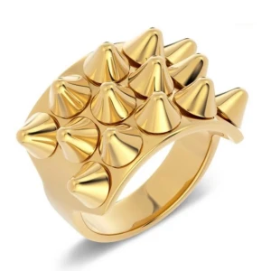 Edblad ring - Säljer den här super fina Edblad ringen i guld. Den är i mycket bra skick då den inte använts så mycket. Bilderna är lånade så kom privat för fler bilder eller frågor💕