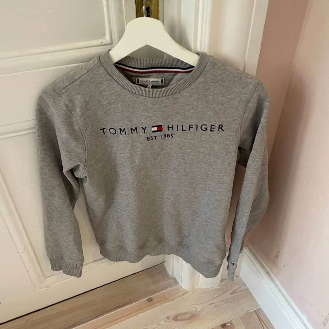 Grå sweatshirt från Tommy Hilfiger