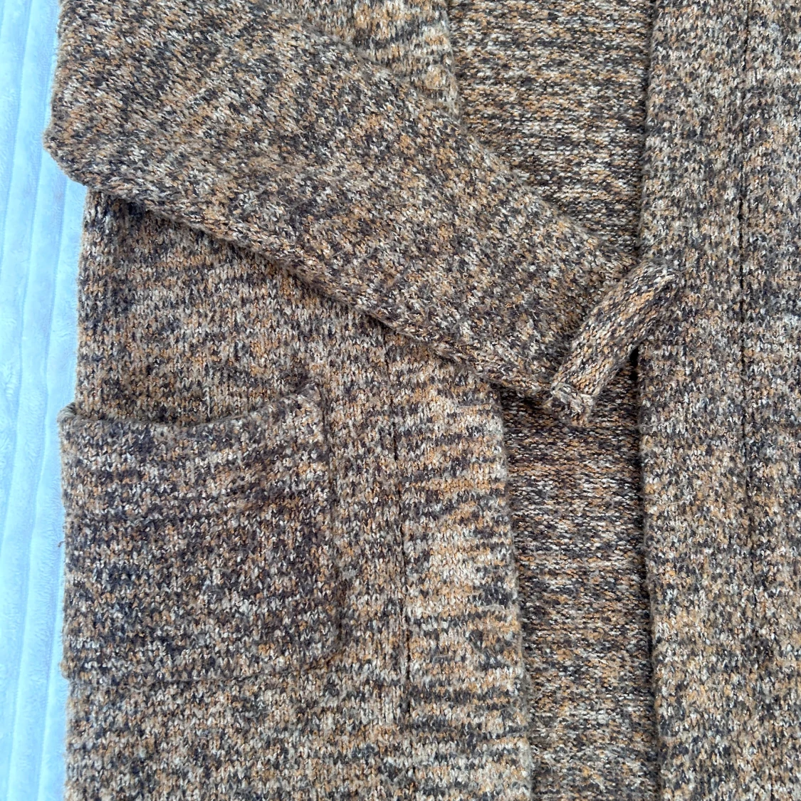 Brunmelerad stickad kofta från Splash - 1