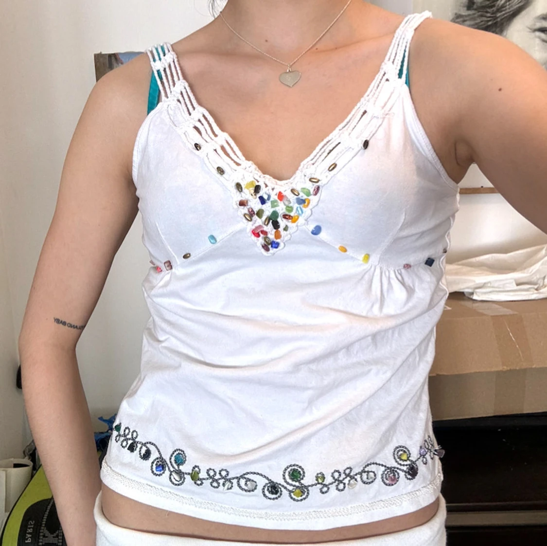 Vit topp med stenar - 3