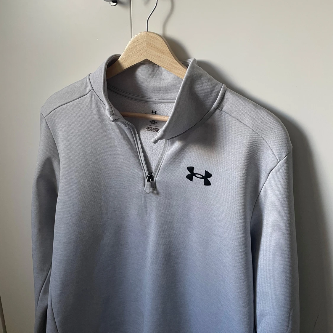 Ljusgrå halvzip tröja från Under Armour - 1