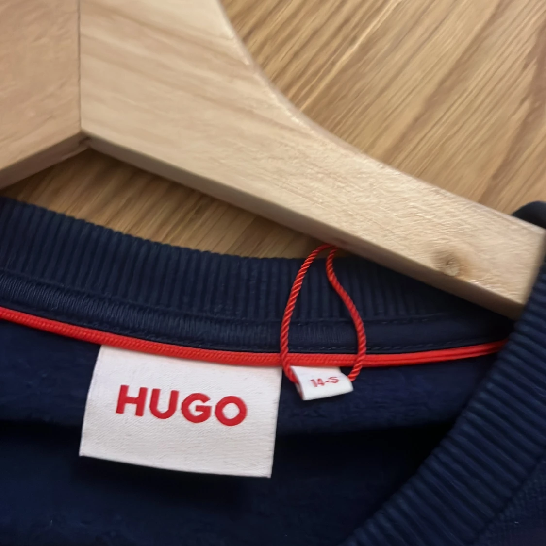 Mörkblå sweatshirt från Hugo - 2
