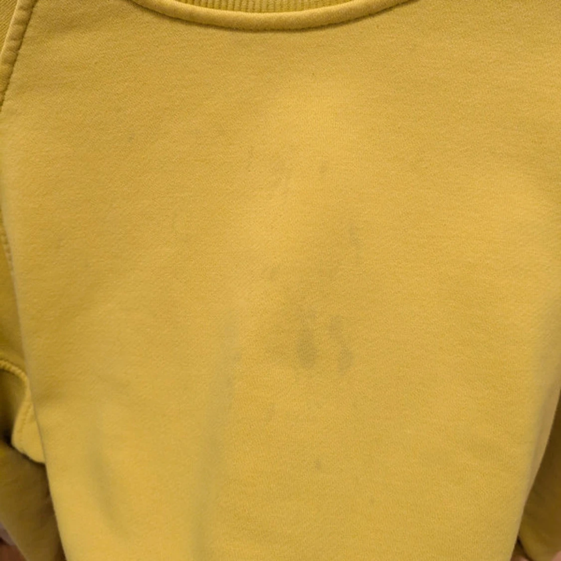 Gul croppad sweatshirt från Lumina - 4