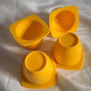 Per Bjelving - äggkoppar - 4 st äggkoppar av Jonas, Per Bjelving. Gula