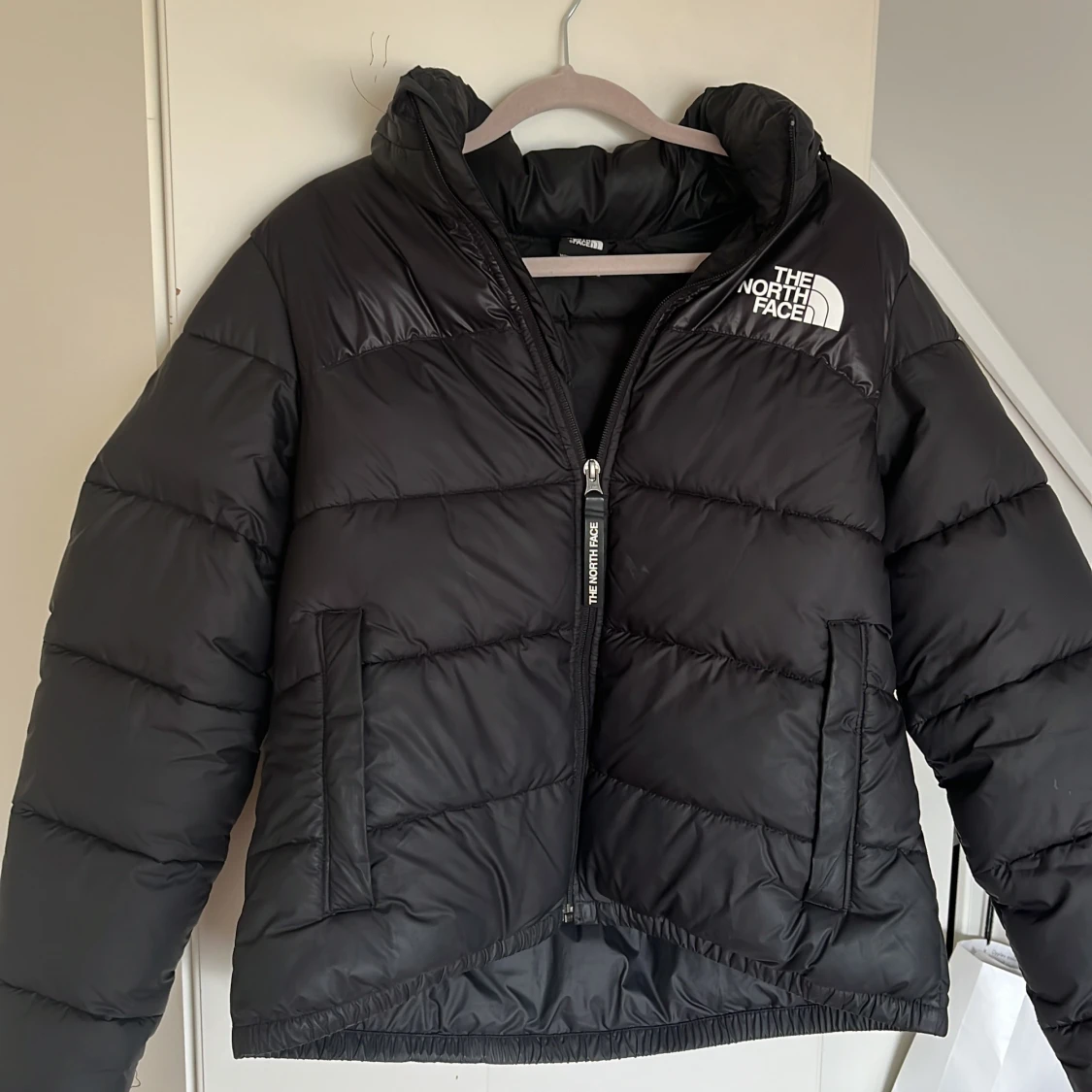 Svart pufferjacka från The North Face - 2