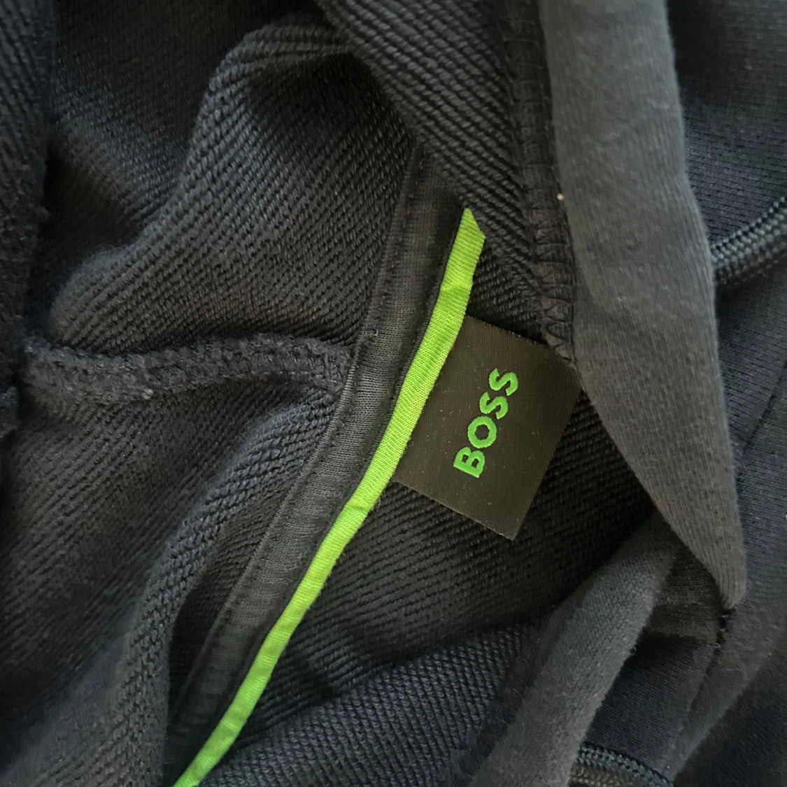 Mörkblå hoodie från BOSS - 3