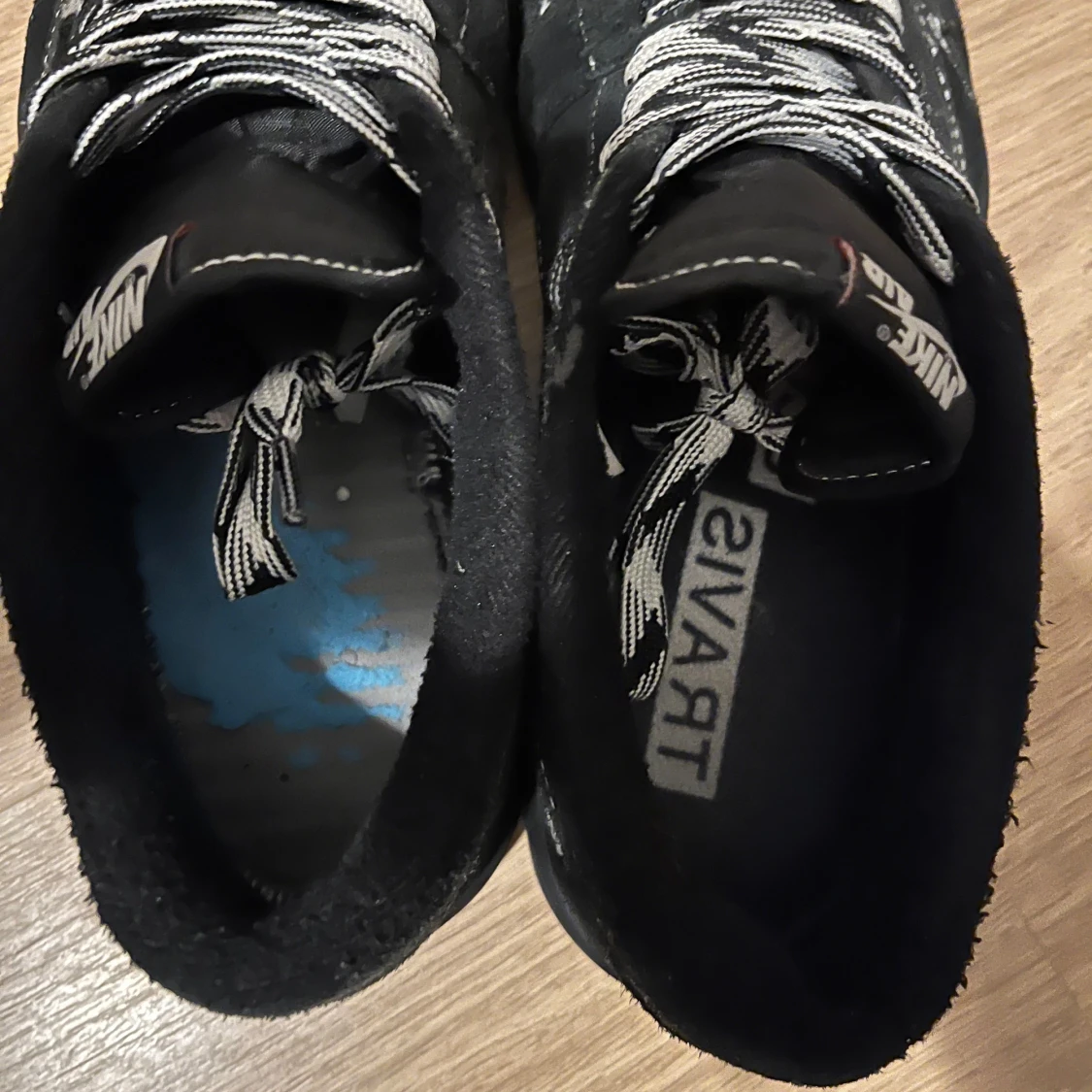 Svarta Nike sneakers med vit kontrastsöm - 4