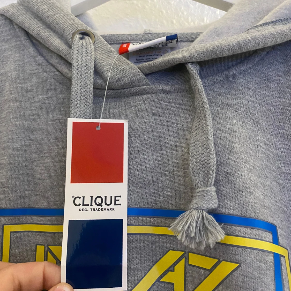 Grå hoodie från Clique med tryck - 2