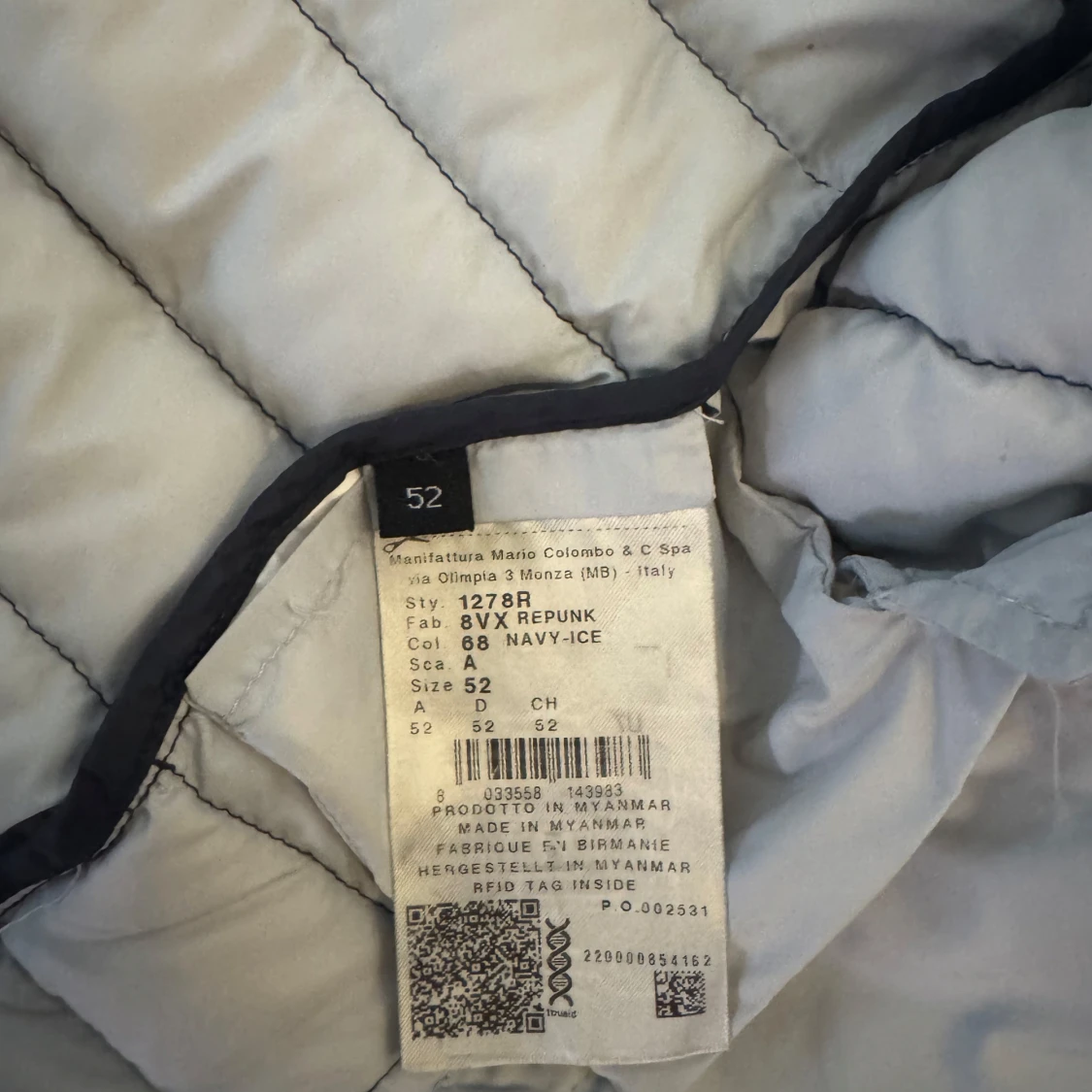 Mörkblå quiltad dunväst från Colmar - 1