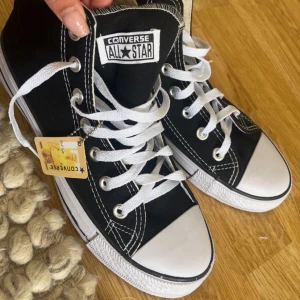 Svarta Converse All Star high-top sneakers - Nya Svarta Converse All Star high-top sneakers. Stl 39