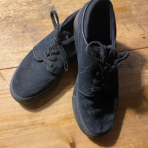 Nike zoom Stefan Janoski - Säljer ett lite använt par Nike zoom Stefan Janoski i storlek 36,5. Nypris. 800 kr