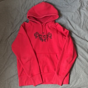 Y2K hoodie - Random hoodie som passar size M-L