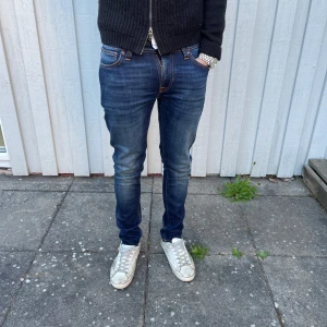 Nudie jeans  - Nudie jeans - Modell: Skinny Lin - Storlek: W28/L30 - skick: 9/10 - Nypris runt 2000kr