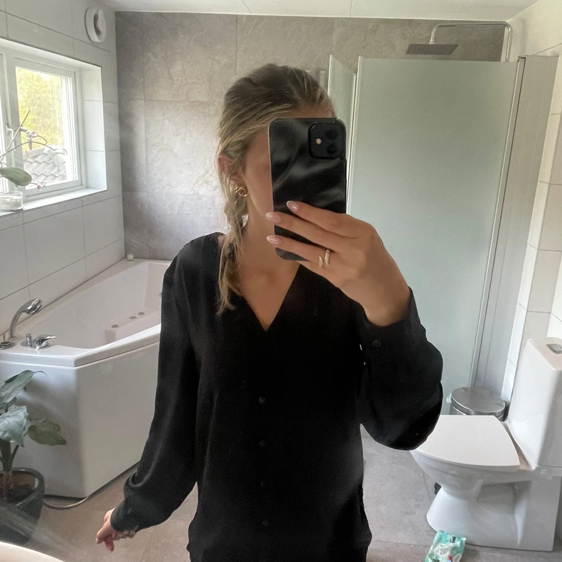 Svart blus köpt från Nelly - 1