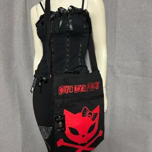 Väska med bye bye Kitty - Helt ny stor väska med bye bye Kitty. Material i bomullscanvas. 