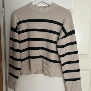 Stickad tröja  - Mysig stickad tröja från h&m fint skivk