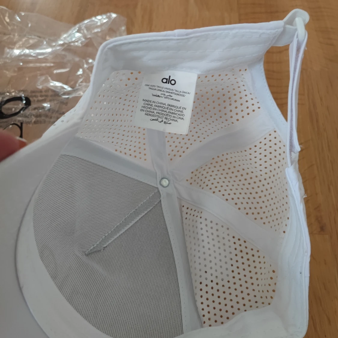 Vit keps från Alo Yoga - 2