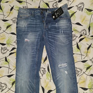 Amaci&Sons jeans  - Köpte fel storlek helt nya bara testade med lapen kvar, vid frågor skriv bara. 