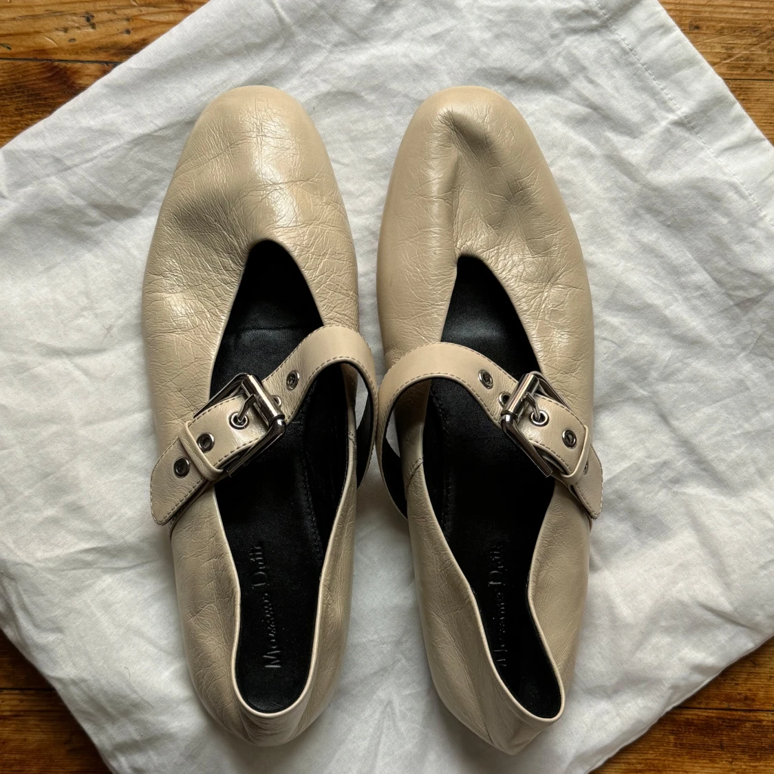 Beige ballerinaskor från Massimo Dutti - 1