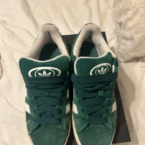 Adidas campus - Säljer mina gröna campus då de inte kommit till användning har knappt använt dom!