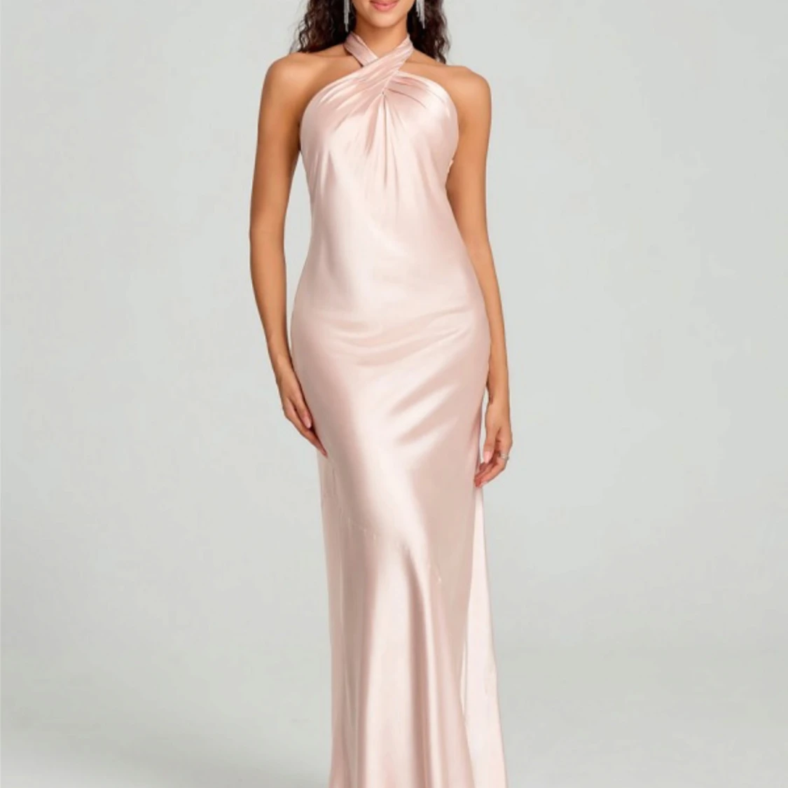 Balklänning i satin (obs champagne färg, inte rosa)