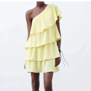 SÖKER - SÖKER DENNA KLÄNNING I DT XS-S