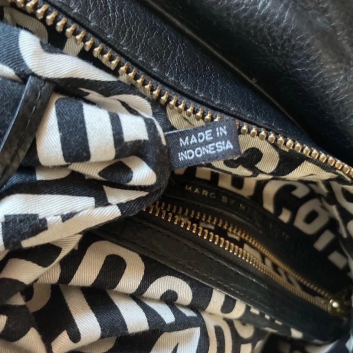 Svart Marc Jacobs väska - 4