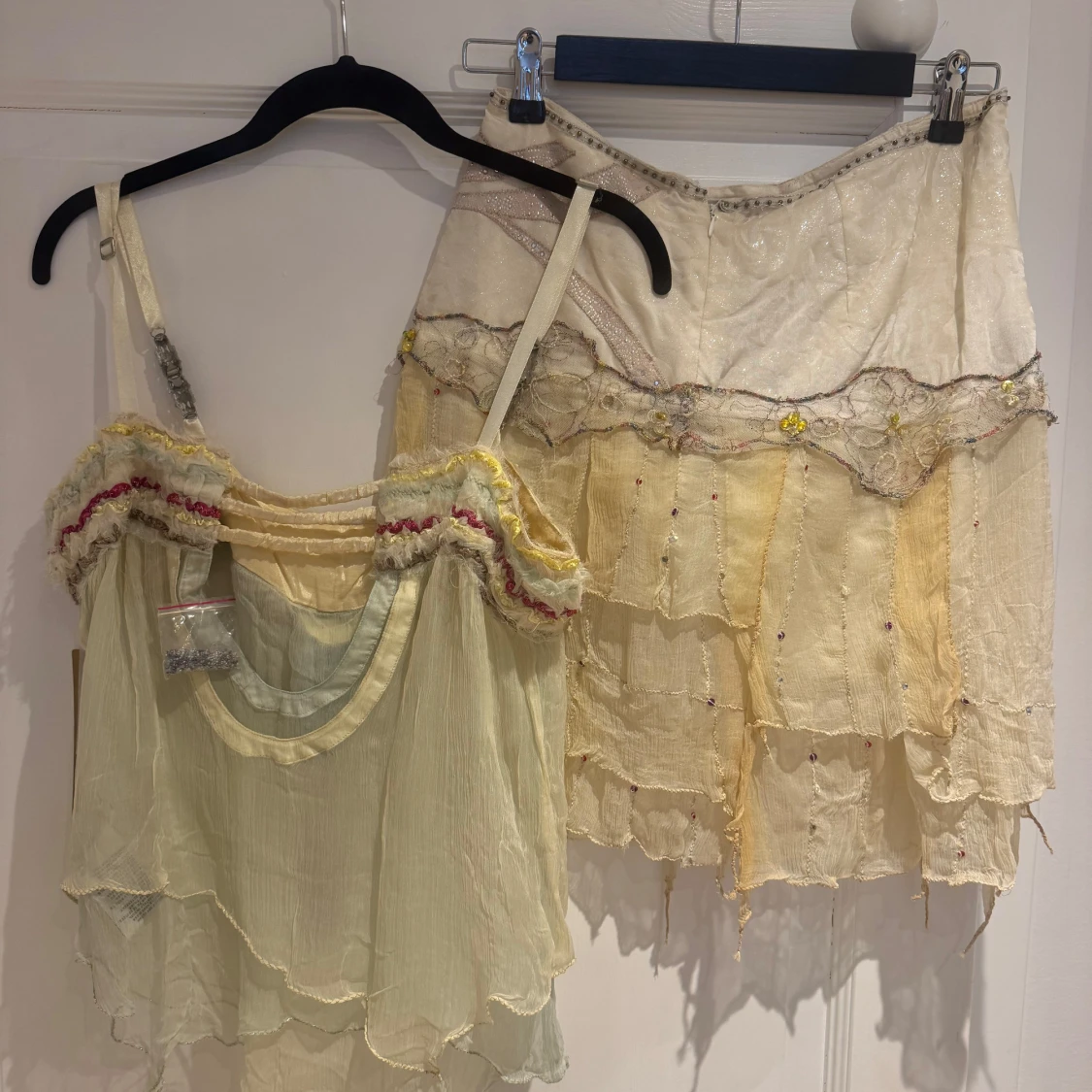 Coquette , Gult/ flerfärgat co-ord set med pärldetaljer - 2