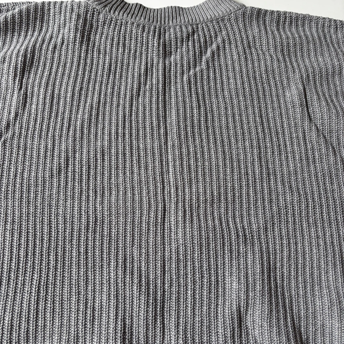 Grå stickad tröja  - 4