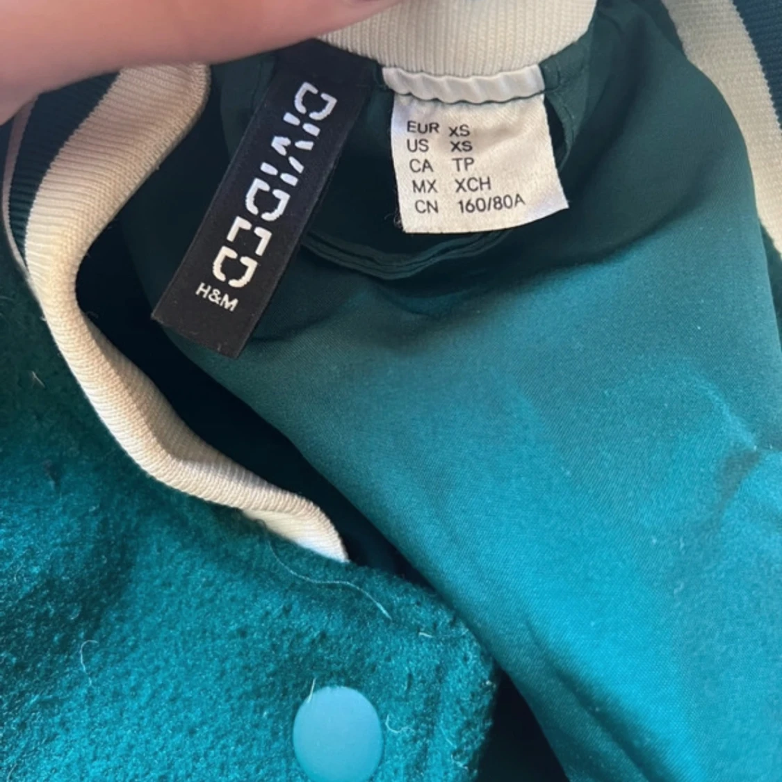 Grön och vit collegejacka från H&M Divided - 3