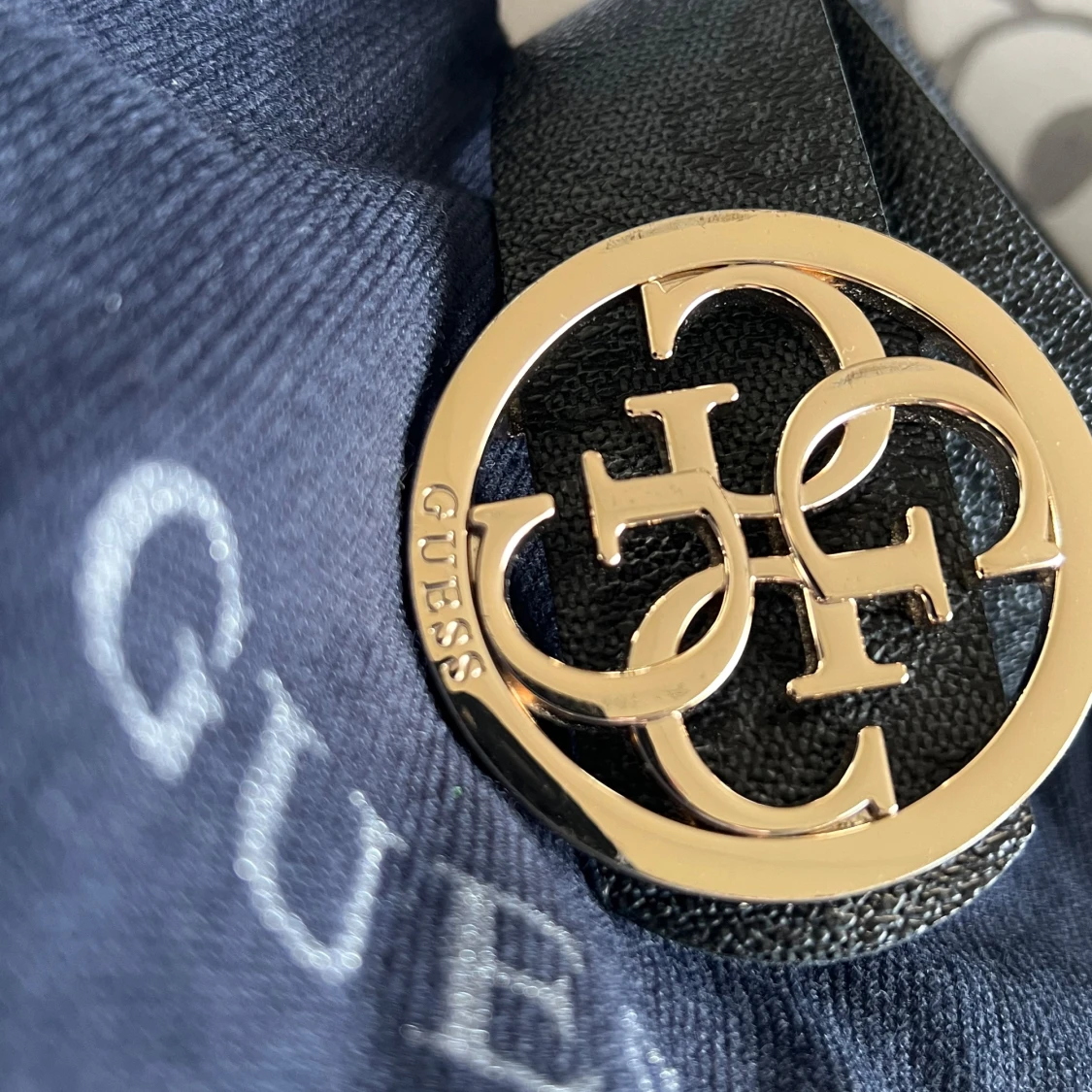 Svart bälte från Guess - 1