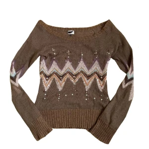 Brun vintage långärmad tröja med paljetter - Storlek m! Har paljetter och är glittrig på muddarna, tror att det är en mohair blend