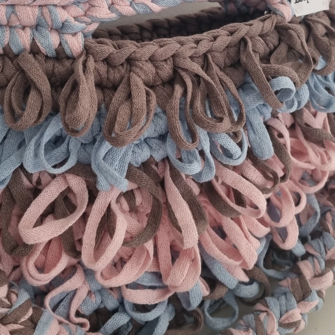 Flerfärgad virkad axelväska från Loops By V - 2