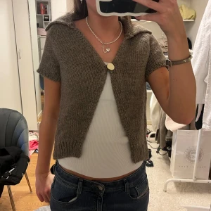 Kofta - Jätte fin kofta från zara! Säljer för att den tyvärr är för liten