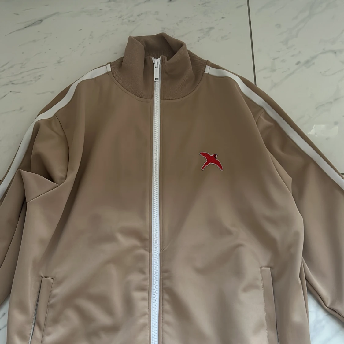 Beige track jacket från Axel Arigato - 1