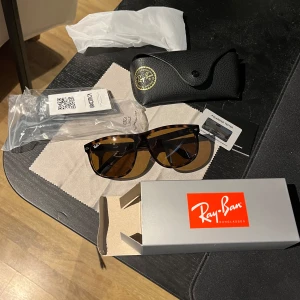 Rayban boyfriend - Rayban boyfriend i ny skick polariserade varianten som är väldigt snygga alla original tillbehör tillkommer!
