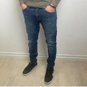 Tiger of sweden jeans - Tiger of sweden jeans 👖| Riktigt schyssta jeans till sommaren och passar även till vilken årstid som helst | 9/10 Skick inga tecken på skador eller olika defekter | Dma mig vid minsta fråga eller fundering 📩