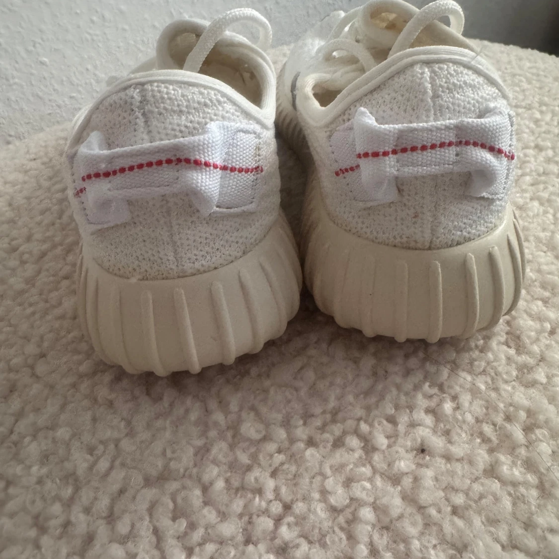 Vita sneakers i stickad mesh - 2