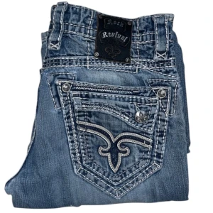 Rock Revival jeans - Rock Revival jeans bootcut fit. Lagning (bild 3) W33 [Ytterbenslängd 98cm] [Innerbenslängd 76cm] [Midja 44cm] [Benöppning 24cm]