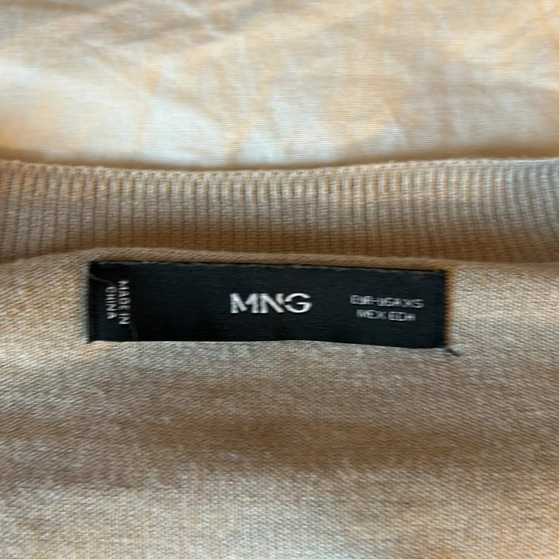 Randig beige tröja från Mango - 1