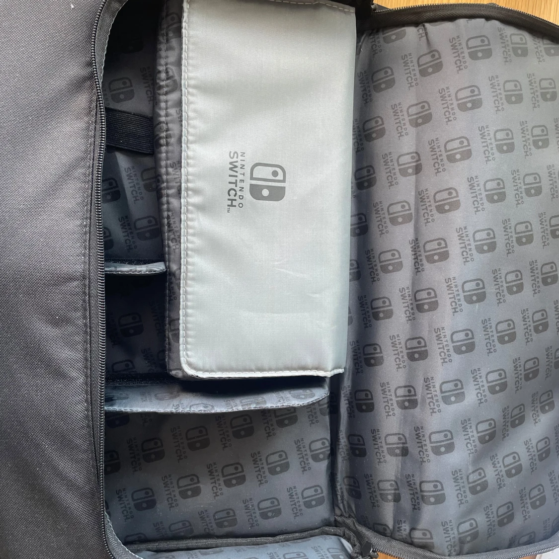 Nintendo Switch datorväska grå/svart - 2