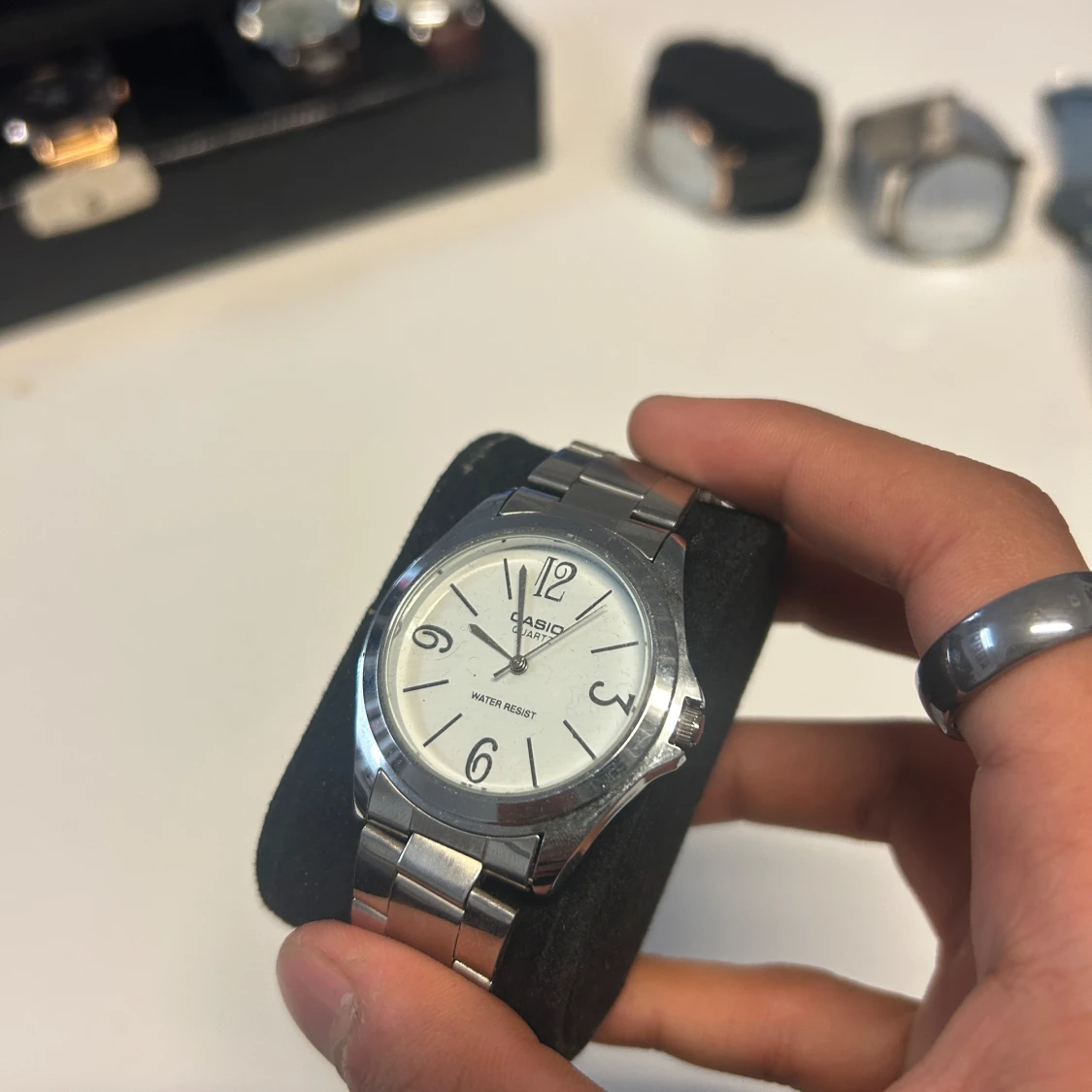 Klassisk silverfärgad Casio klocka