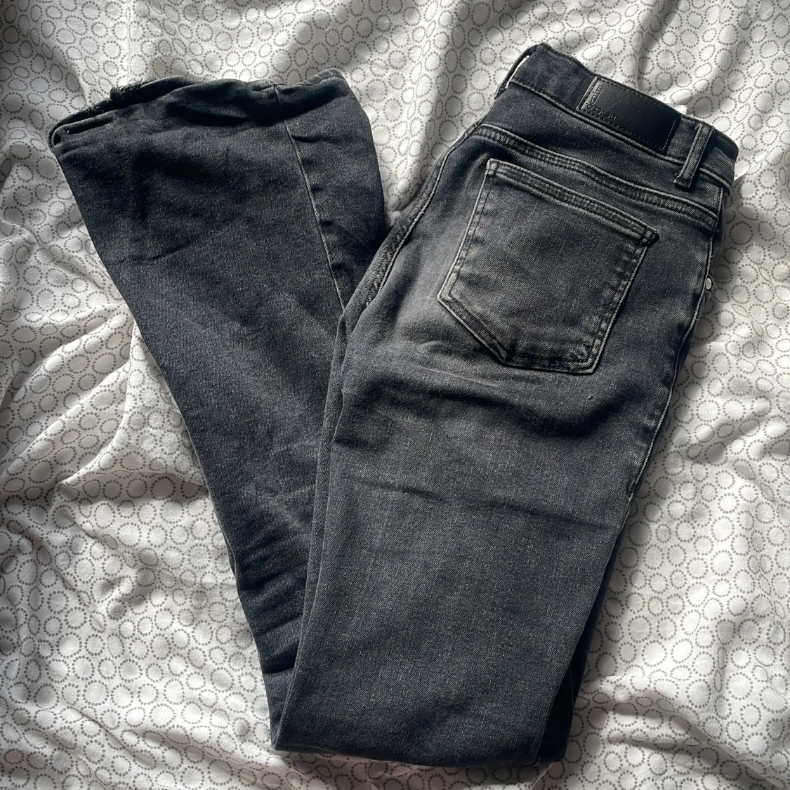 Svarta low flare jeans med bootcut - 1