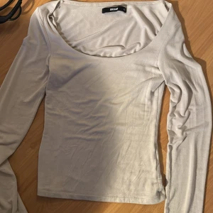 Beige långärmad topp från Bik Bok - Jätte bra skick