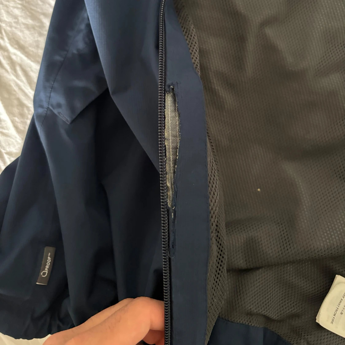 Blå vindjacka från Haglöfs med huva - 2