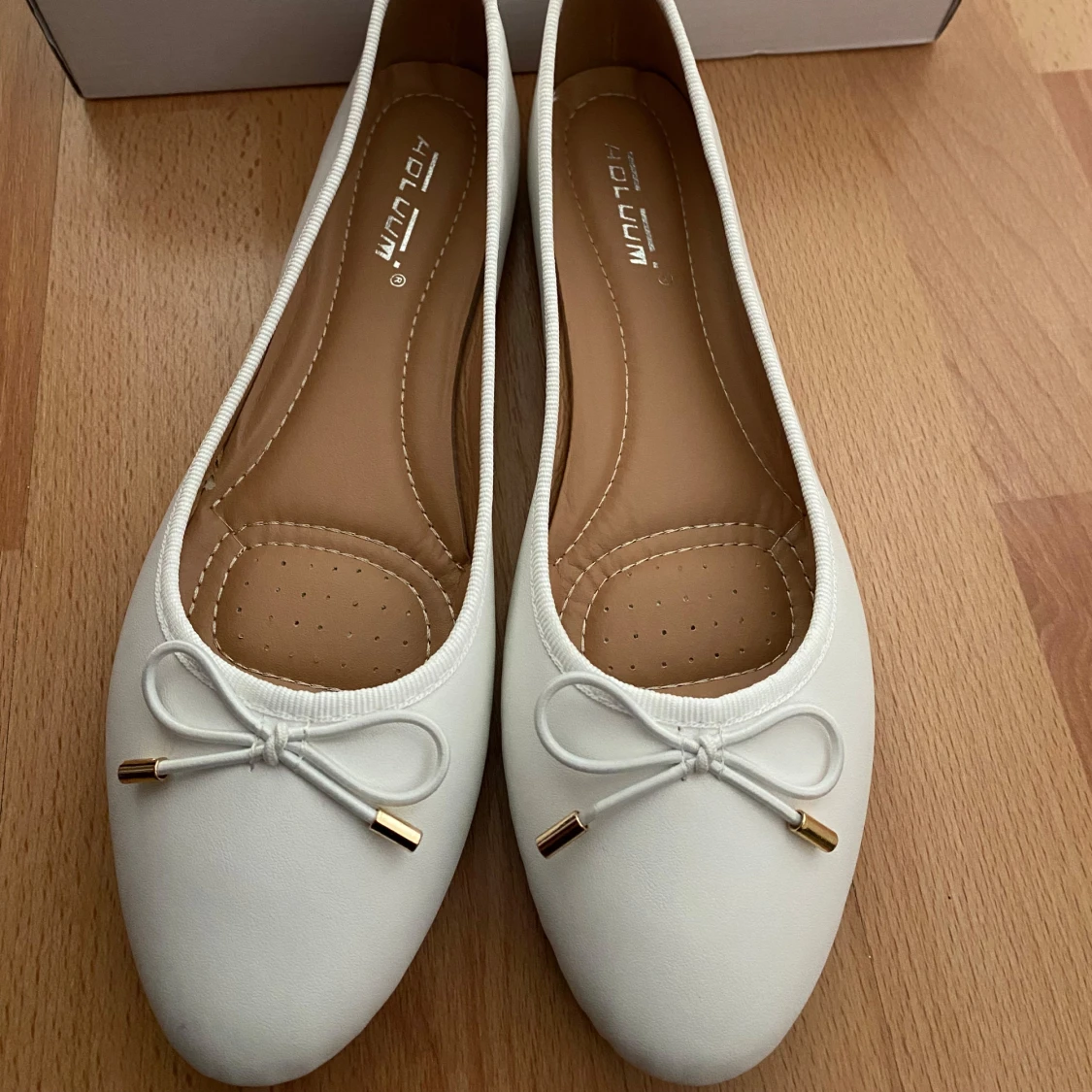 Klassiska ballerinaskor med rosett i storlek 38