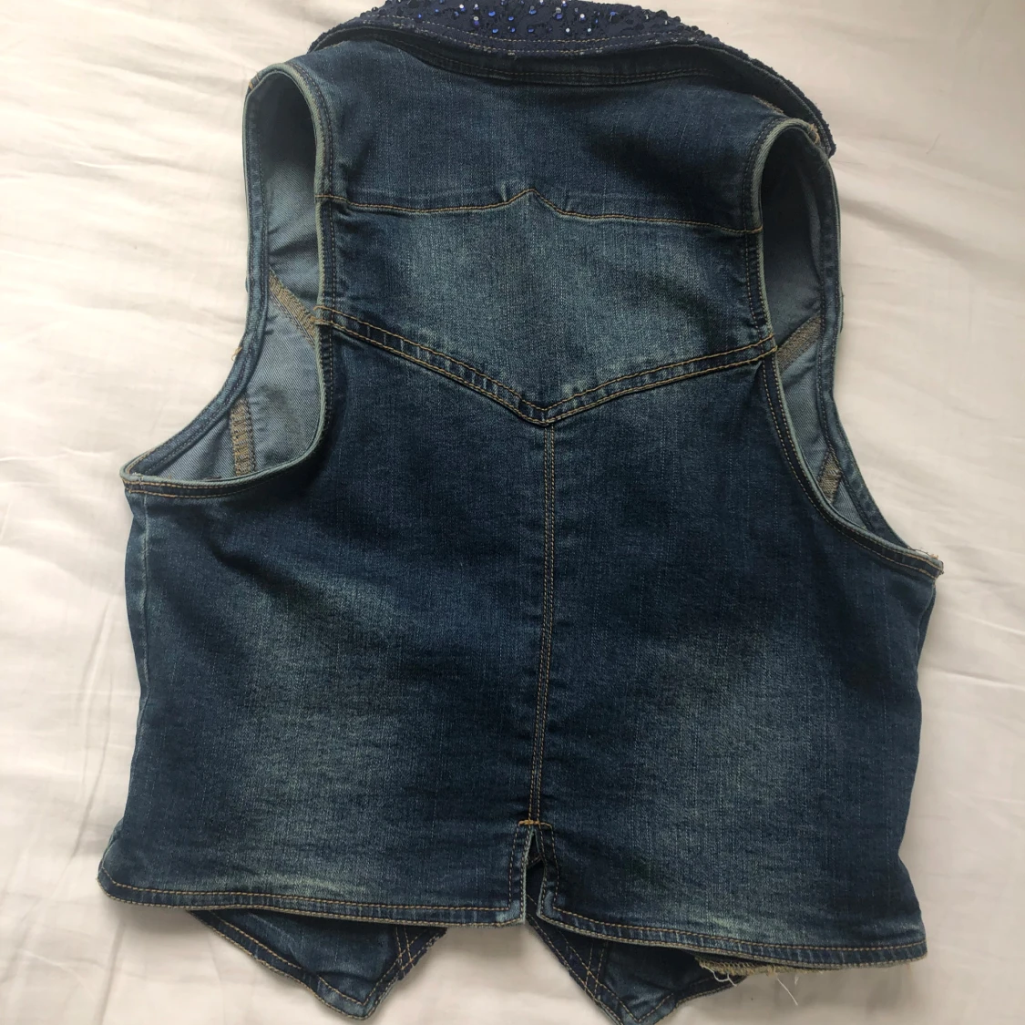 Jeansväst med spets och paljetter - 1